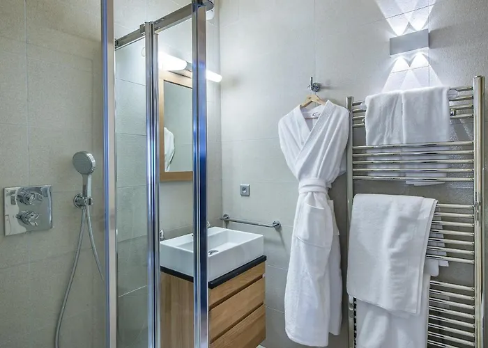 Superbe T5 Spacieux Avec Parking A Moriond - Fr-1-563-29 شقة *